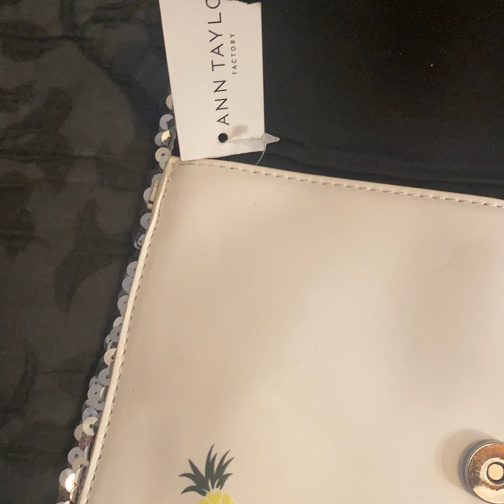 NWT Ann Taylor Wallet 10βX8β Excellent Condition ππ π§πΎββοΈ π π - Picture 7 of 8